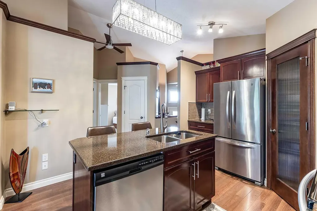 604 Vista Drive SE Medicine Hat AB T1B 0N1