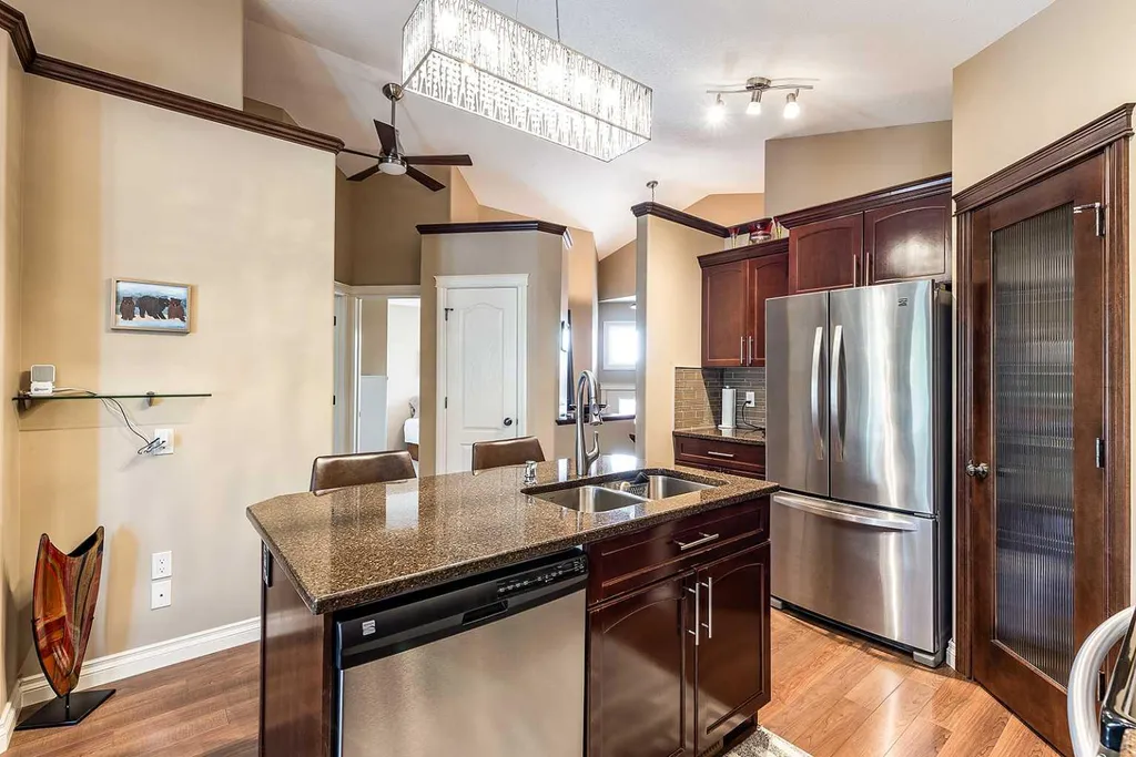 604 Vista Drive SE Medicine Hat AB T1B 0N1