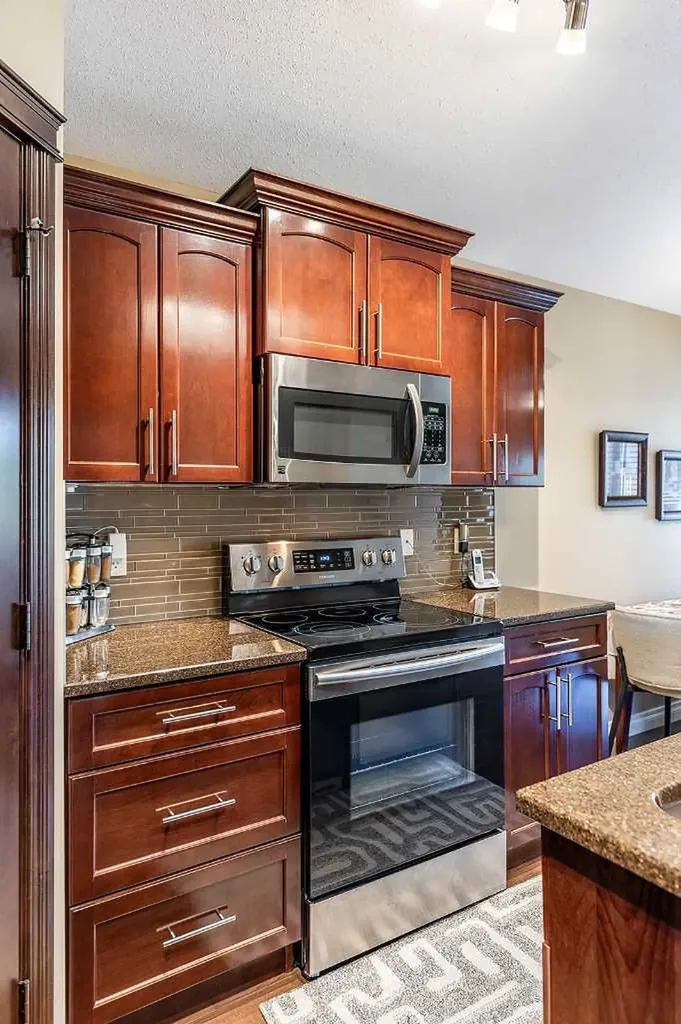 604 Vista Drive SE Medicine Hat AB T1B 0N1
