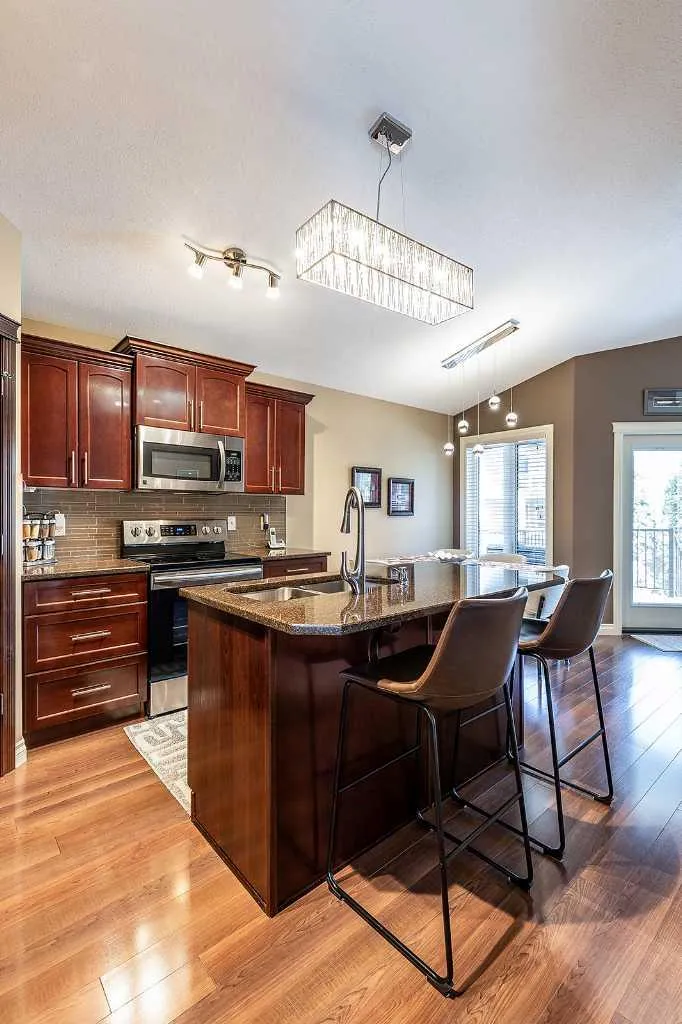 604 Vista Drive SE Medicine Hat AB T1B 0N1