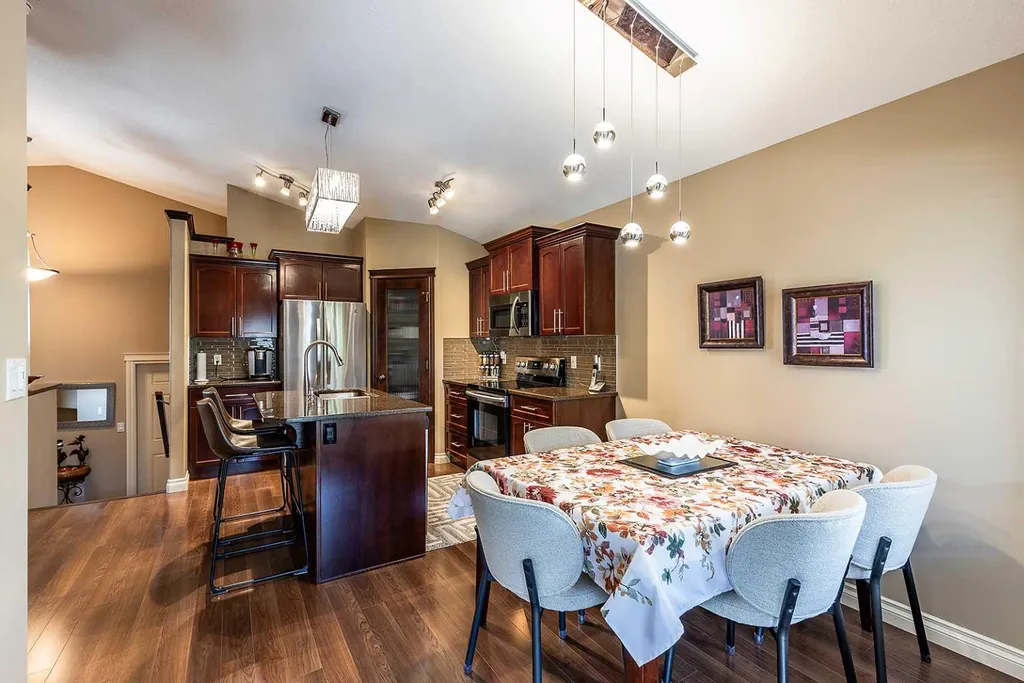 604 Vista Drive SE Medicine Hat AB T1B 0N1