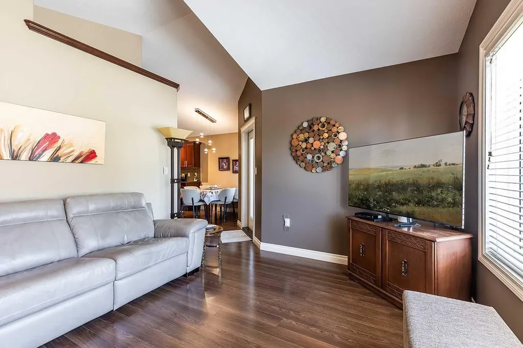 604 Vista Drive SE Medicine Hat AB T1B 0N1