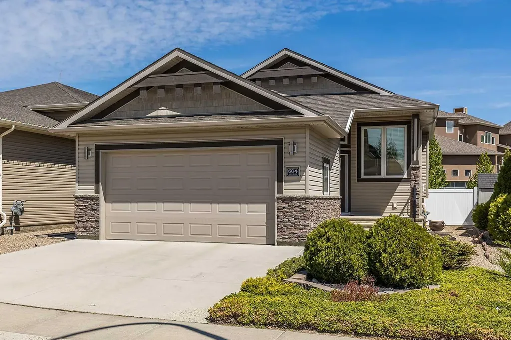 604 Vista Drive SE Medicine Hat AB T1B 0N1