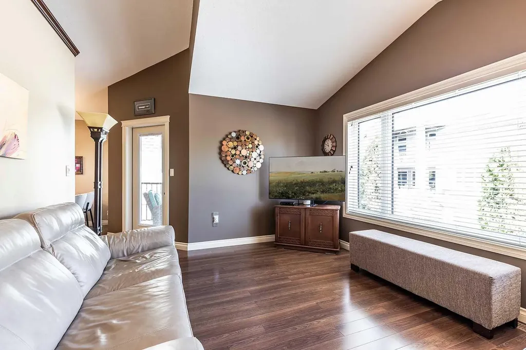 604 Vista Drive SE Medicine Hat AB T1B 0N1