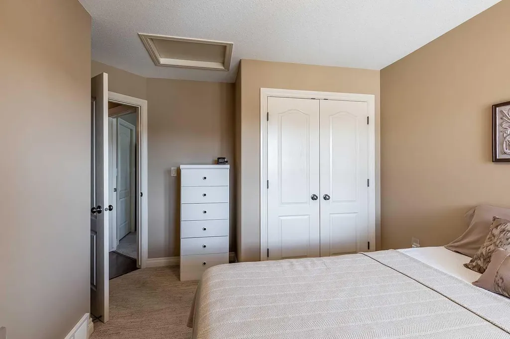 604 Vista Drive SE Medicine Hat AB T1B 0N1
