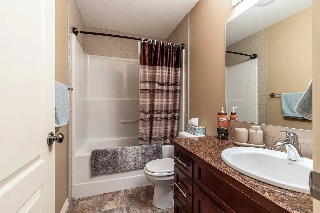 604 Vista Drive SE Medicine Hat AB T1B 0N1