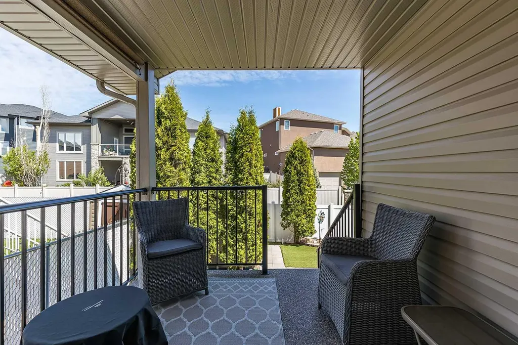 604 Vista Drive SE Medicine Hat AB T1B 0N1