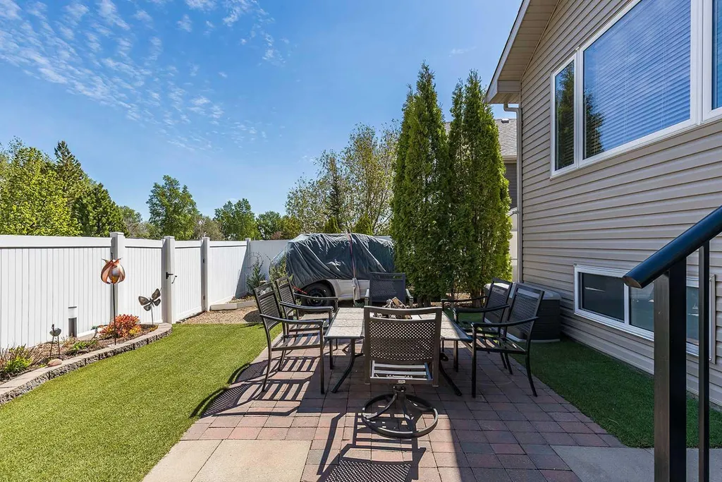 604 Vista Drive SE Medicine Hat AB T1B 0N1
