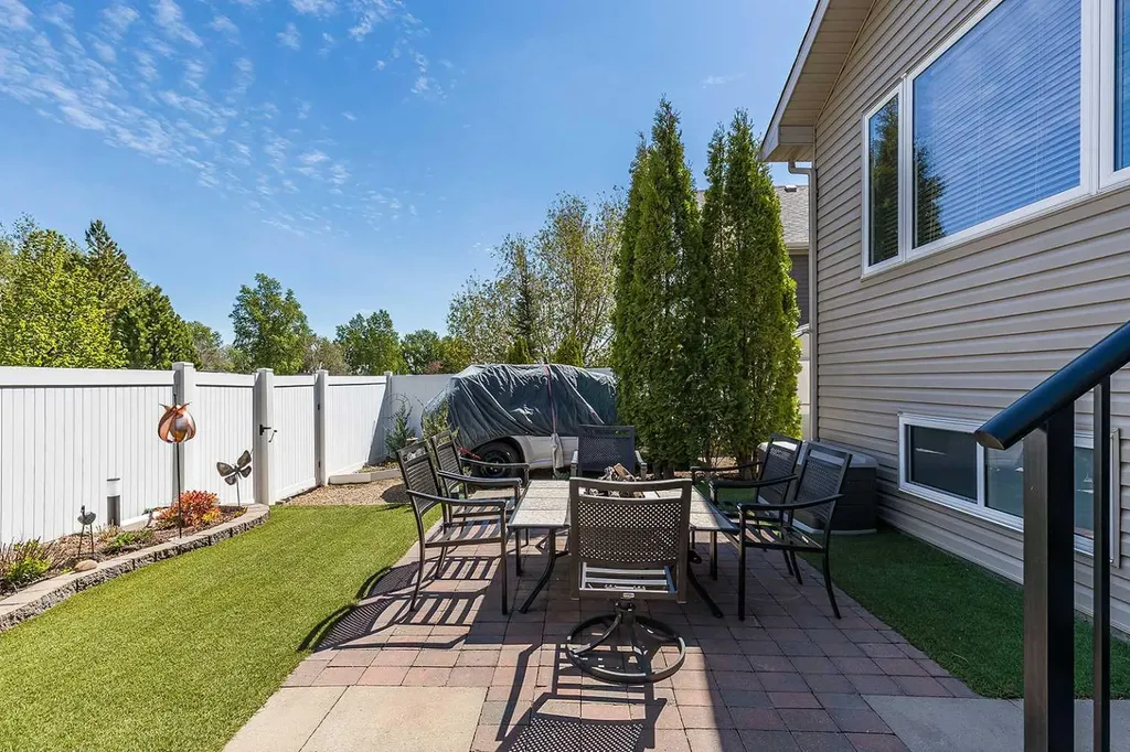 604 Vista Drive SE Medicine Hat AB T1B 0N1