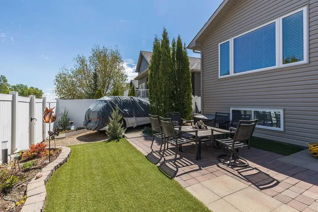 604 Vista Drive SE Medicine Hat AB T1B 0N1