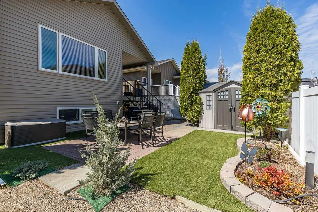 604 Vista Drive SE Medicine Hat AB T1B 0N1