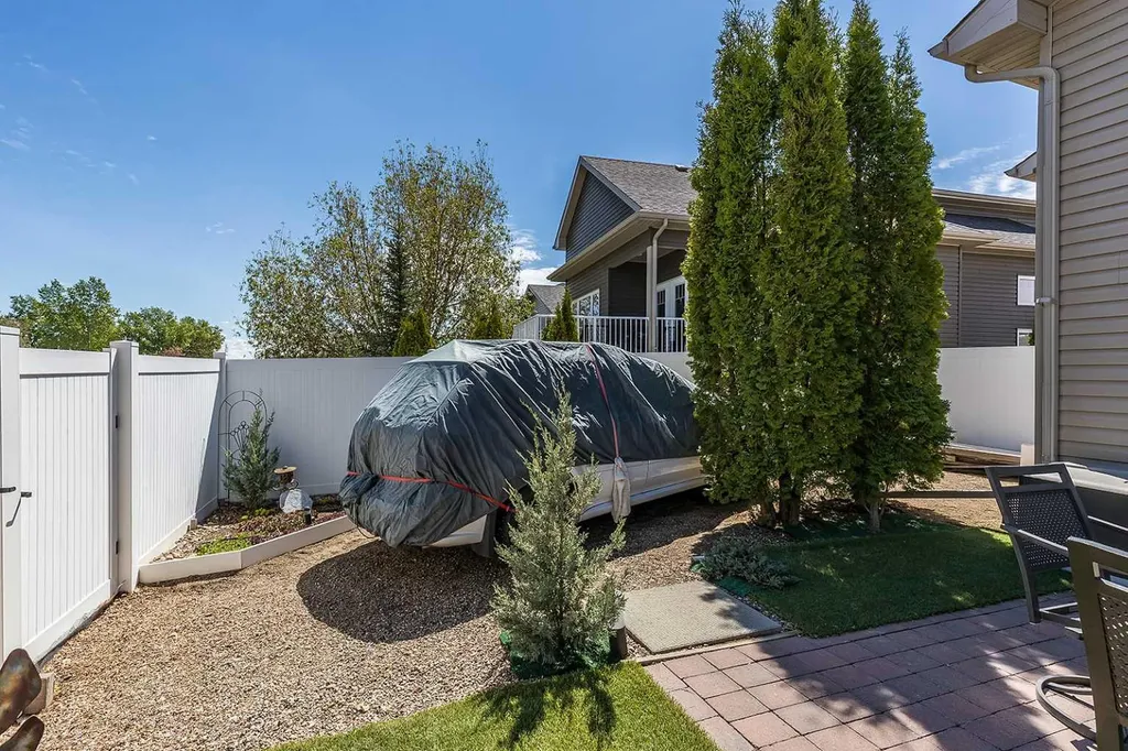 604 Vista Drive SE Medicine Hat AB T1B 0N1