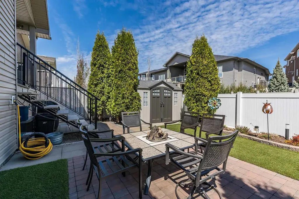 604 Vista Drive SE Medicine Hat AB T1B 0N1