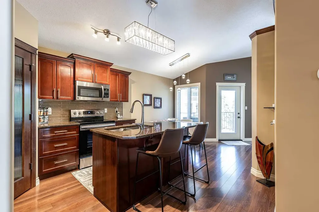 604 Vista Drive SE Medicine Hat AB T1B 0N1