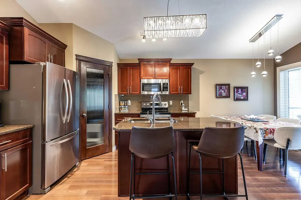 604 Vista Drive SE Medicine Hat AB T1B 0N1