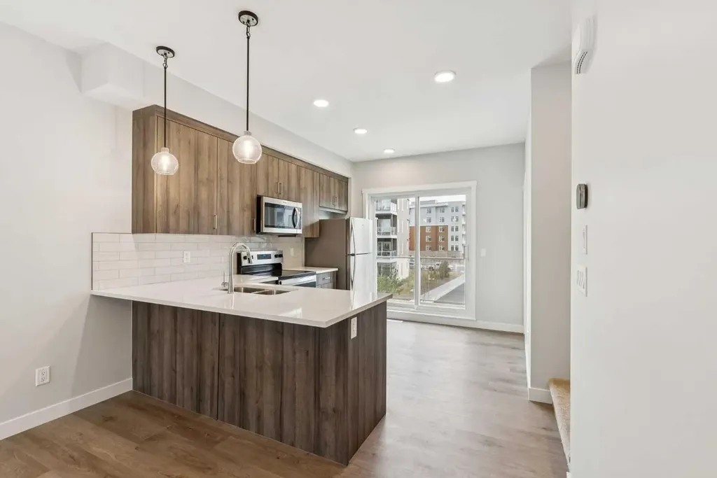 107 Shawnee Square SW Calgary AB T2Y 0W4