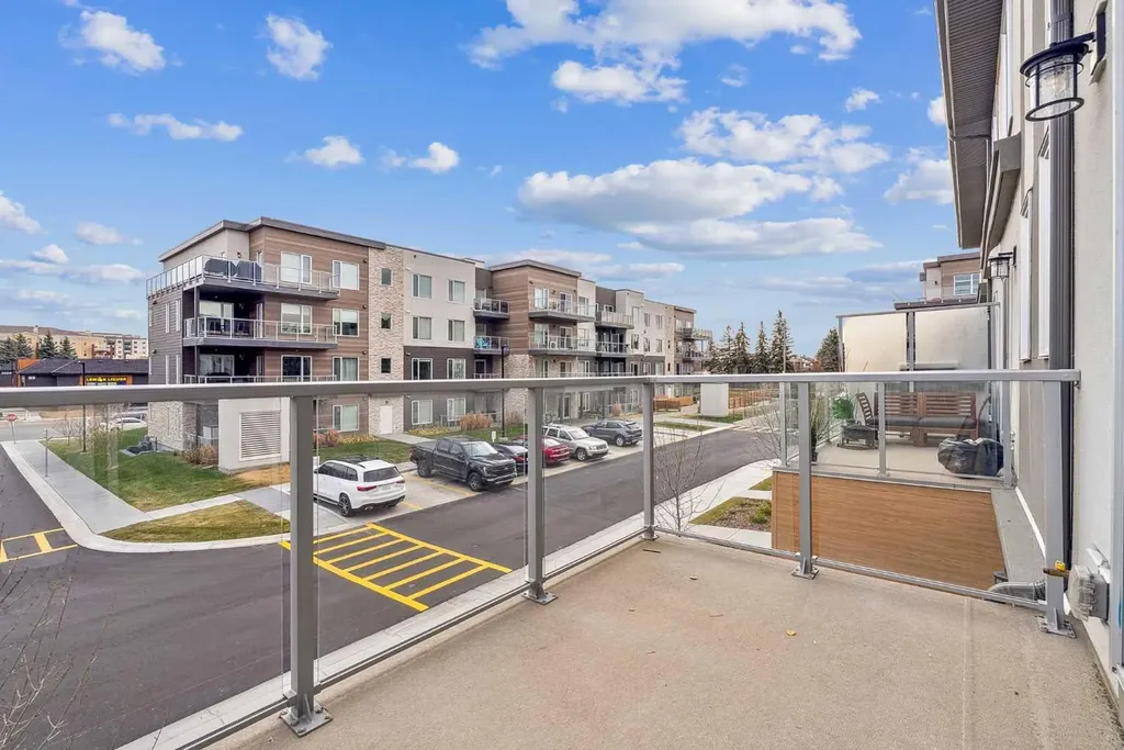 107 Shawnee Square SW Calgary AB T2Y 0W4