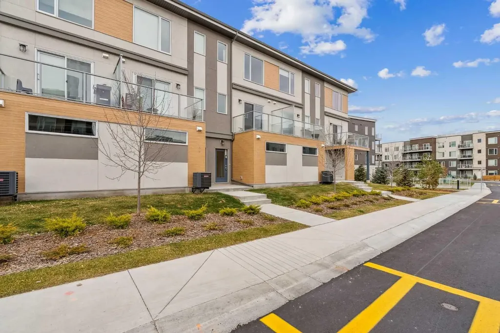 107 Shawnee Square SW Calgary AB T2Y 0W4