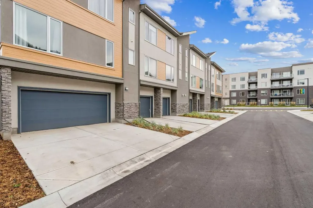 107 Shawnee Square SW Calgary AB T2Y 0W4