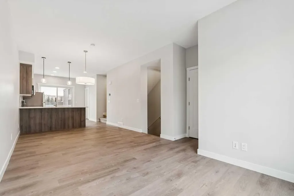 107 Shawnee Square SW Calgary AB T2Y 0W4