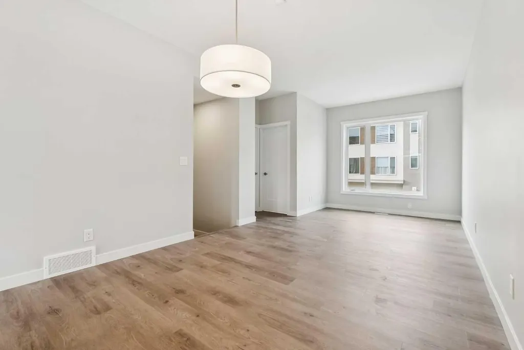 107 Shawnee Square SW Calgary AB T2Y 0W4