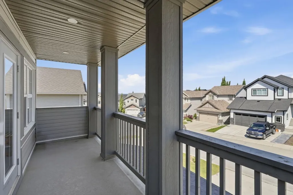 93 Heritage Hill Cochrane AB T4C 0L3