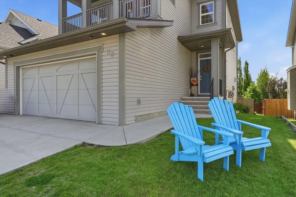 93 Heritage Hill Cochrane AB T4C 0L3