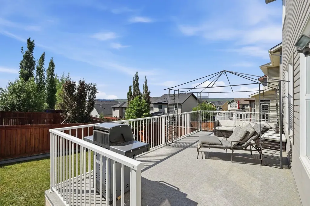 93 Heritage Hill Cochrane AB T4C 0L3