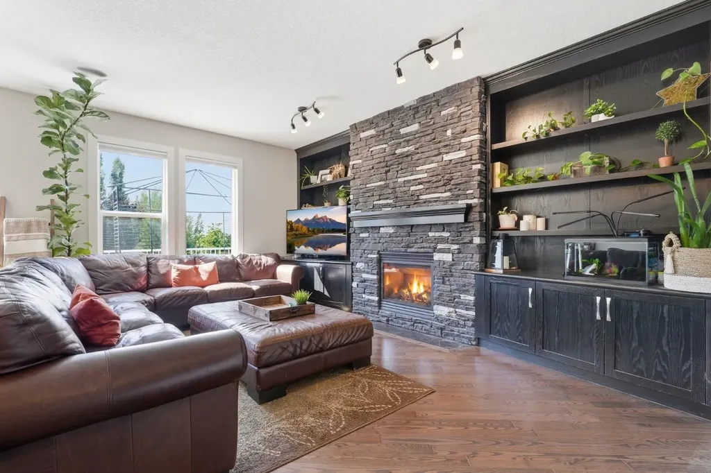 93 Heritage Hill Cochrane AB T4C 0L3