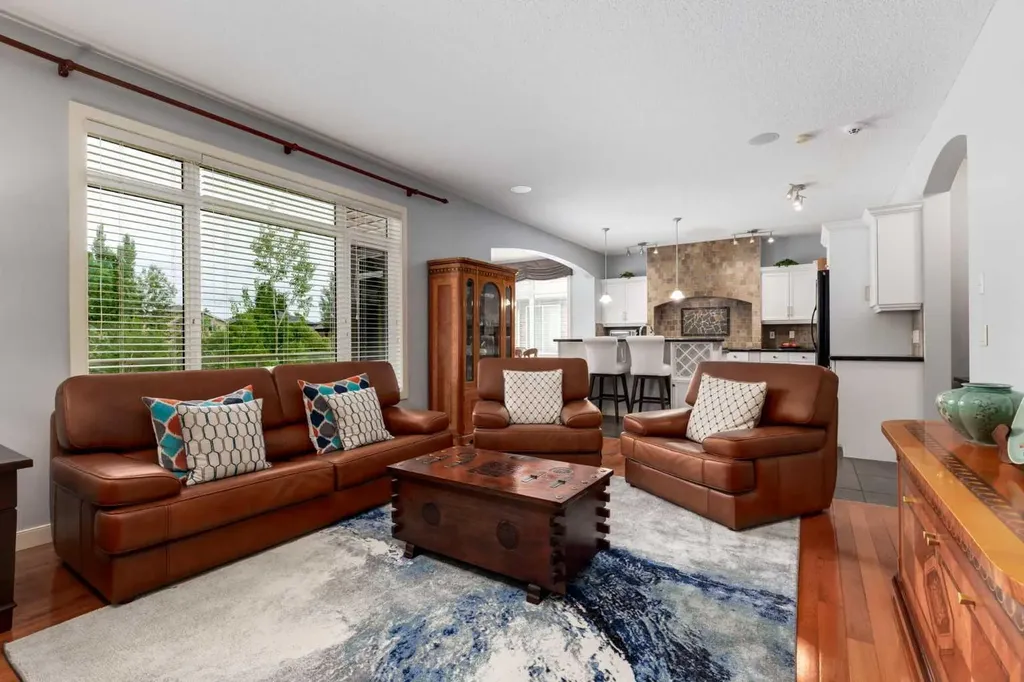 77 Royal Highland Road NW Calgary AB T3G 4Y4