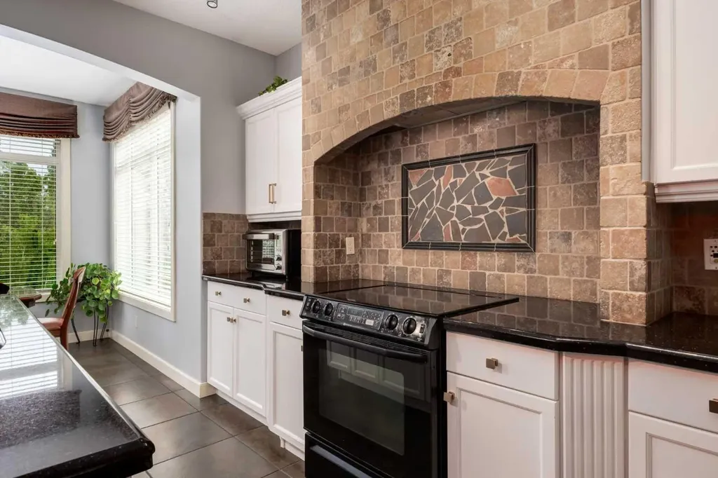 77 Royal Highland Road NW Calgary AB T3G 4Y4