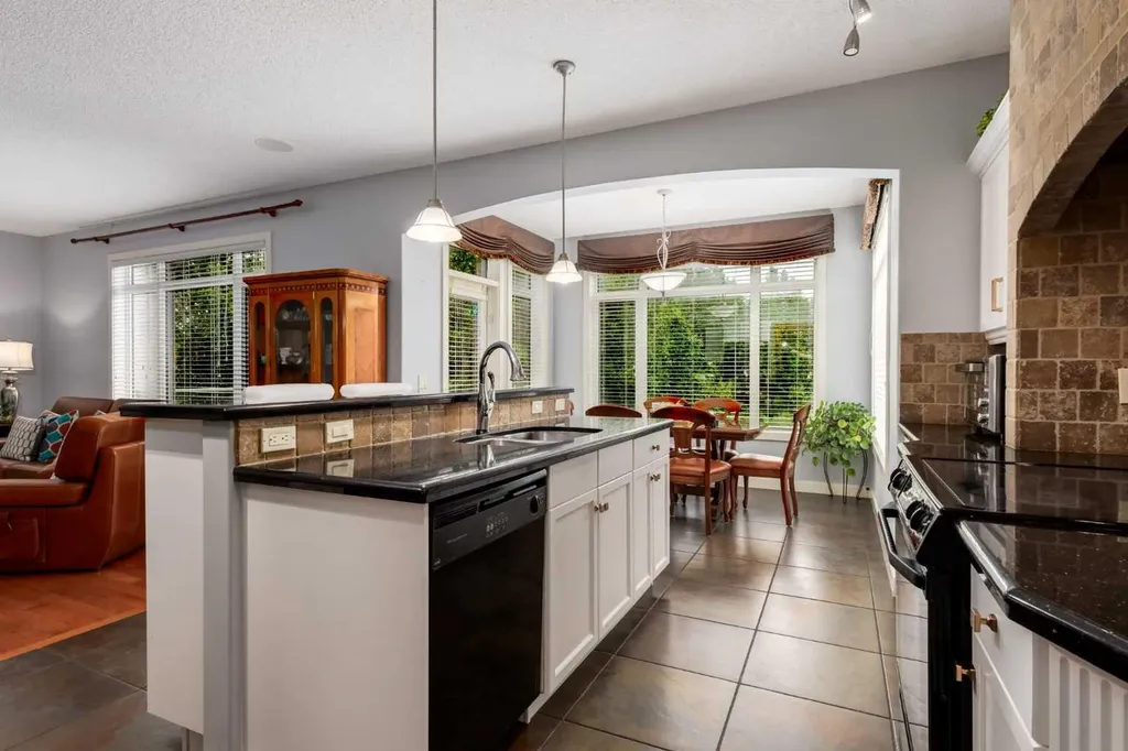 77 Royal Highland Road NW Calgary AB T3G 4Y4