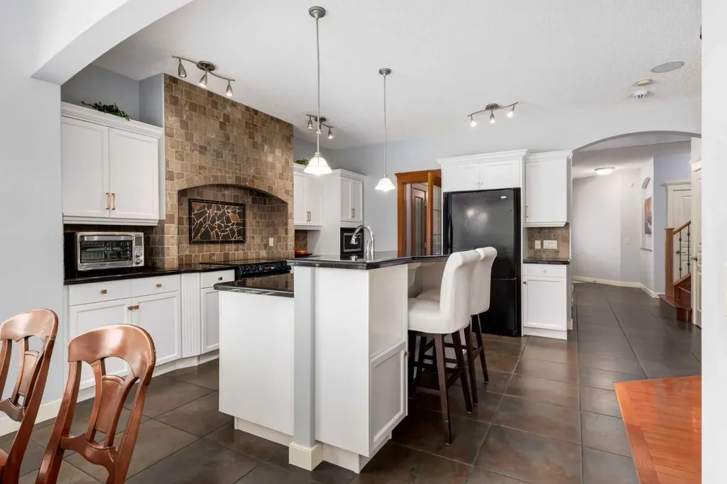 77 Royal Highland Road NW Calgary AB T3G 4Y4