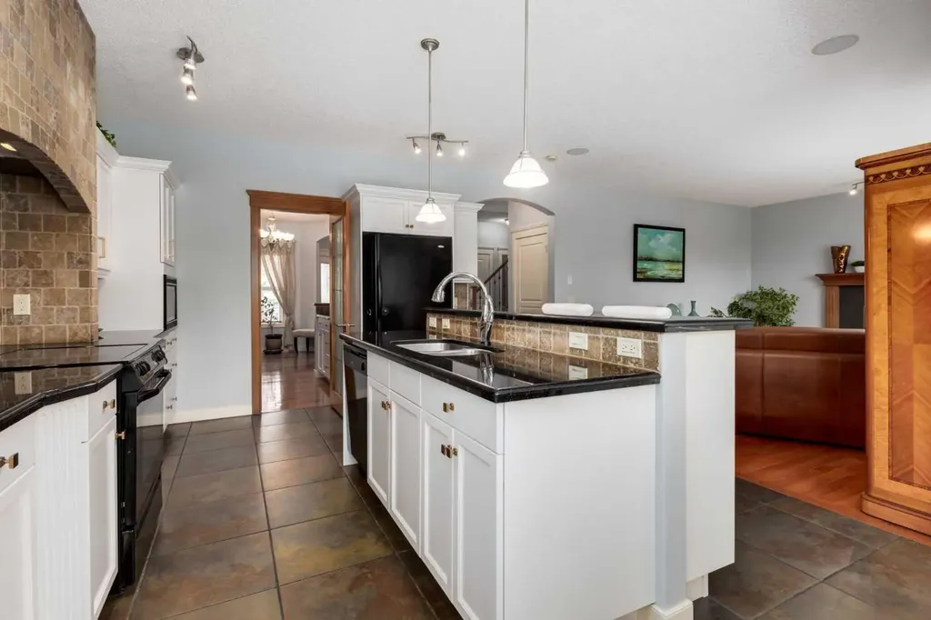 77 Royal Highland Road NW Calgary AB T3G 4Y4