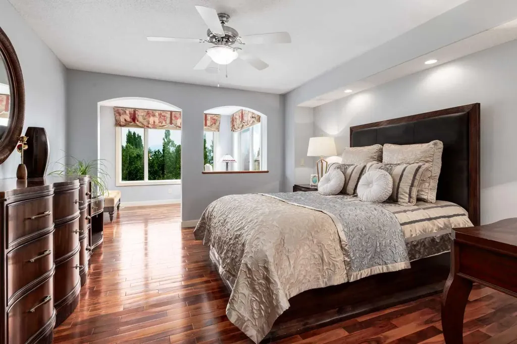 77 Royal Highland Road NW Calgary AB T3G 4Y4