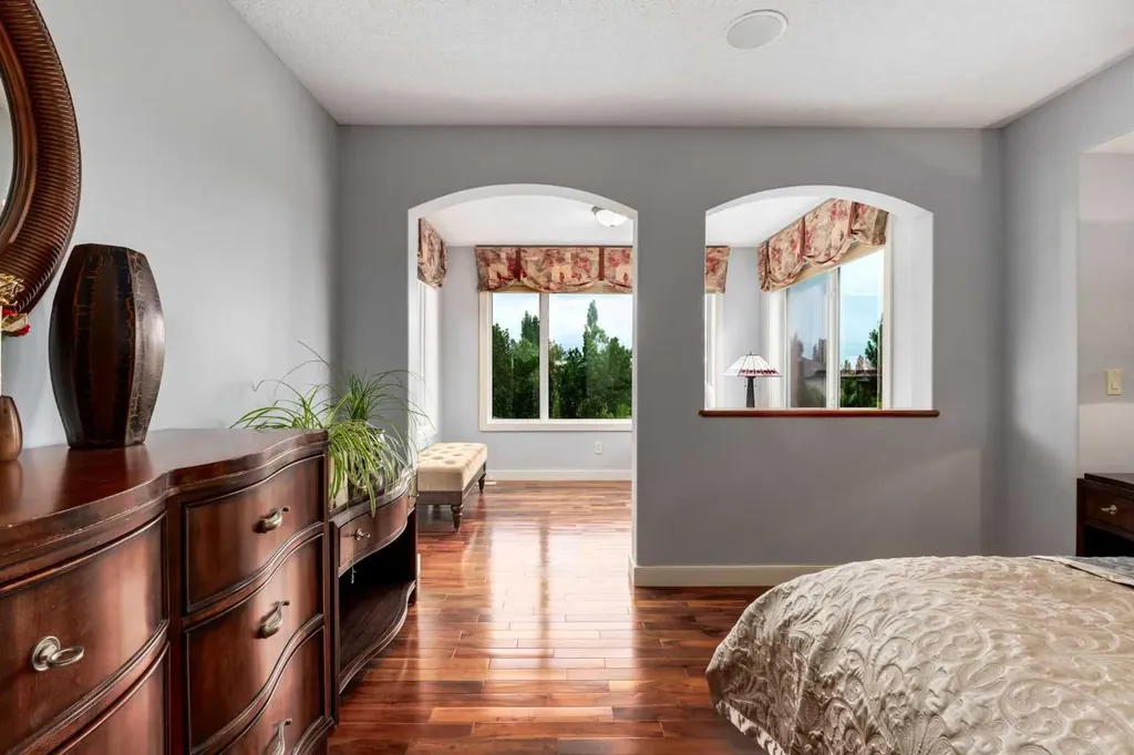 77 Royal Highland Road NW Calgary AB T3G 4Y4