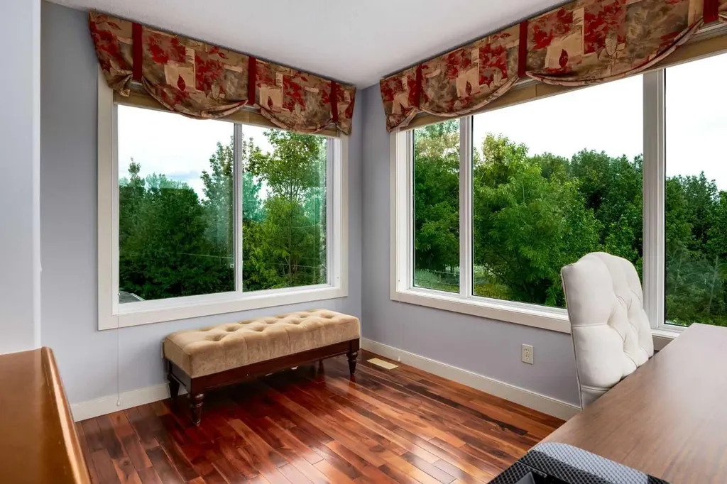 77 Royal Highland Road NW Calgary AB T3G 4Y4