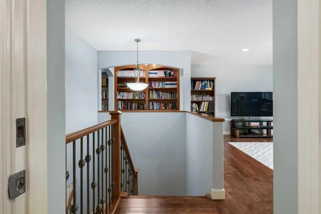 77 Royal Highland Road NW Calgary AB T3G 4Y4