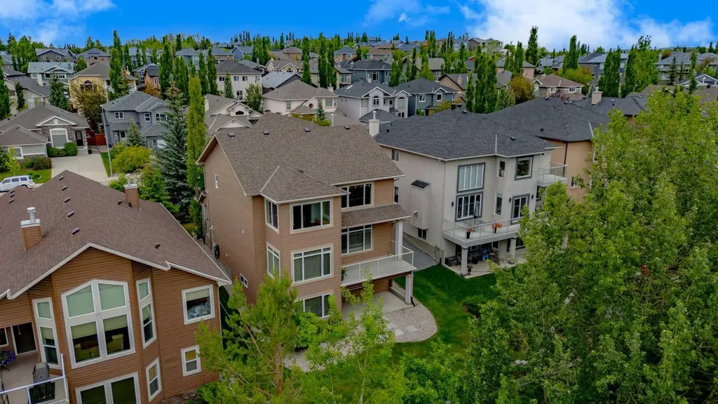 77 Royal Highland Road NW Calgary AB T3G 4Y4