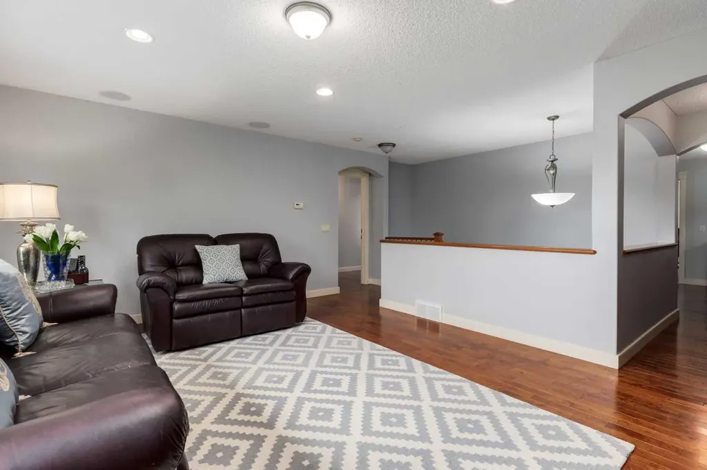 77 Royal Highland Road NW Calgary AB T3G 4Y4
