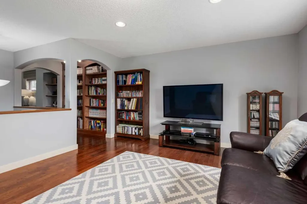 77 Royal Highland Road NW Calgary AB T3G 4Y4
