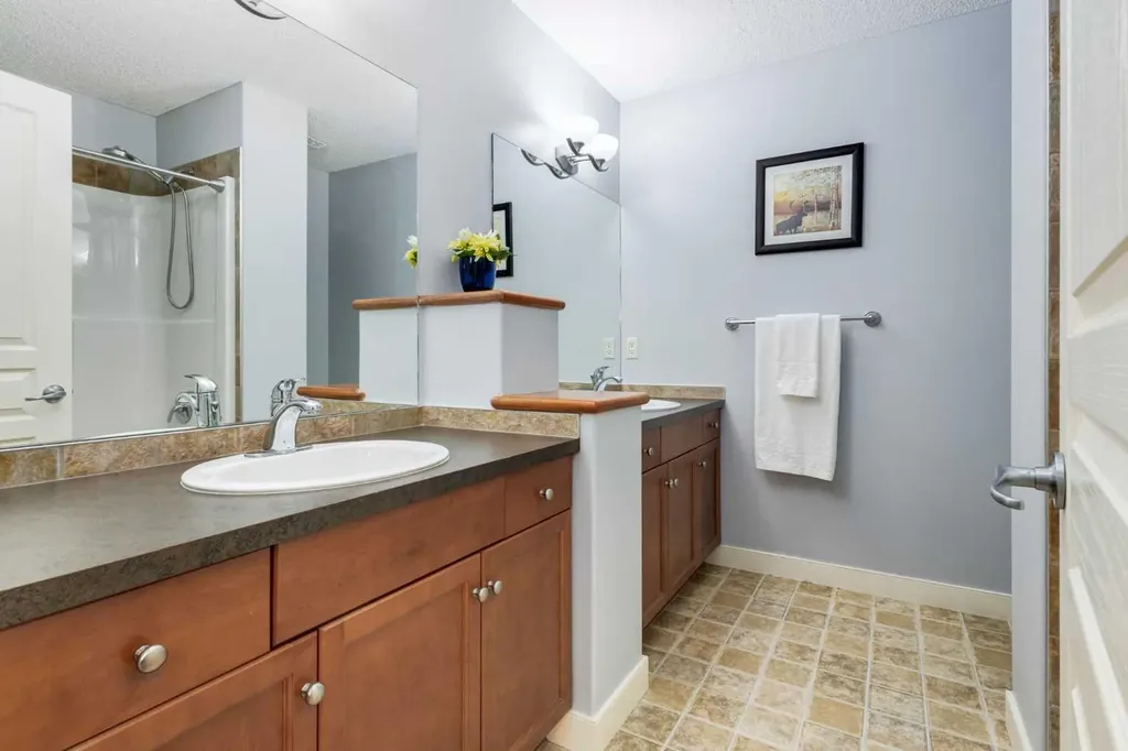 77 Royal Highland Road NW Calgary AB T3G 4Y4