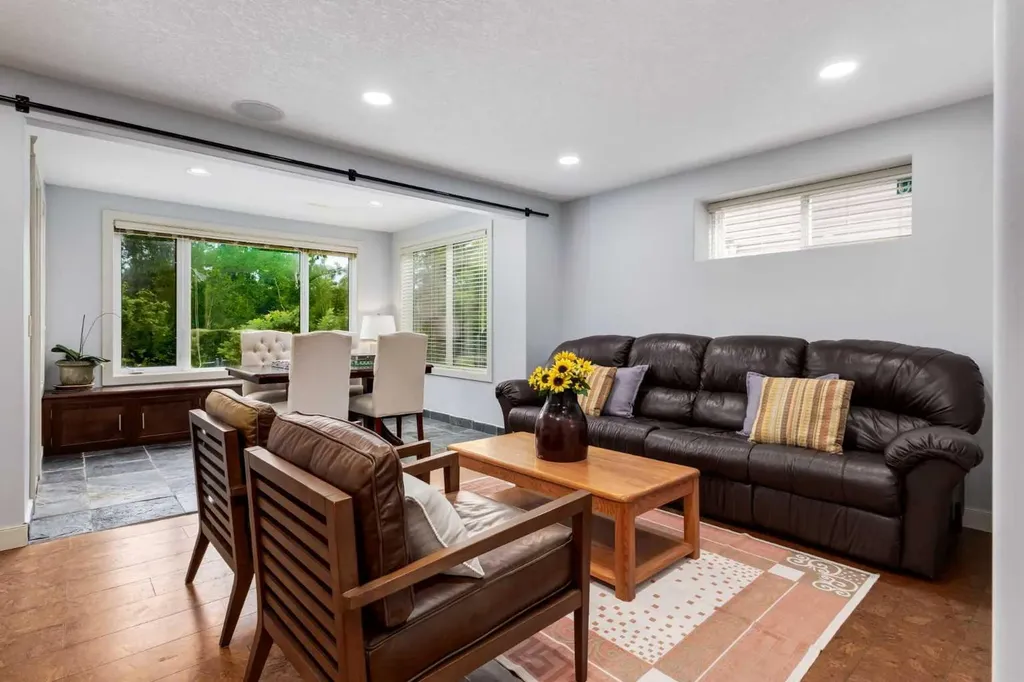 77 Royal Highland Road NW Calgary AB T3G 4Y4