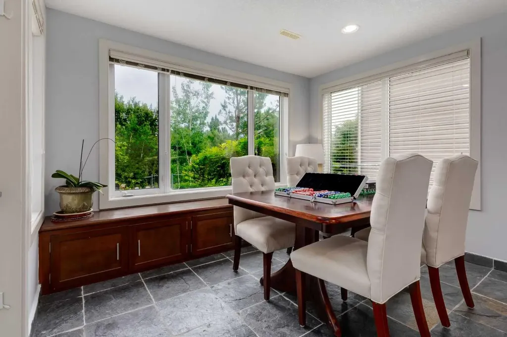 77 Royal Highland Road NW Calgary AB T3G 4Y4