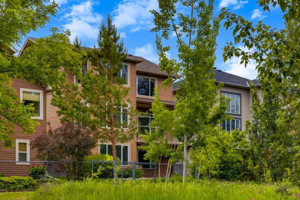 77 Royal Highland Road NW Calgary AB T3G 4Y4