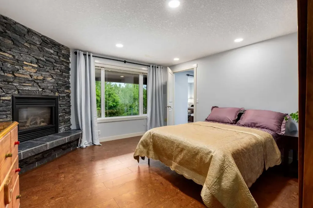 77 Royal Highland Road NW Calgary AB T3G 4Y4