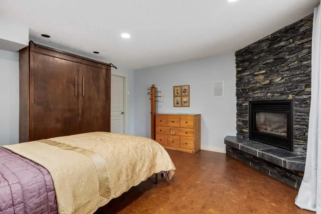77 Royal Highland Road NW Calgary AB T3G 4Y4