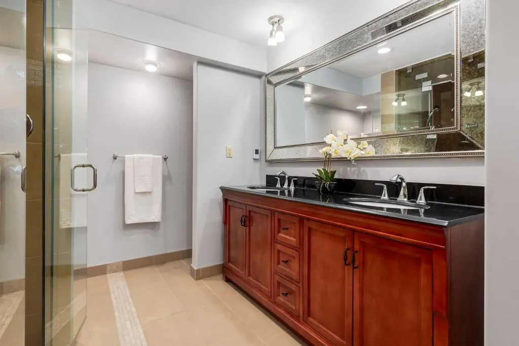 77 Royal Highland Road NW Calgary AB T3G 4Y4