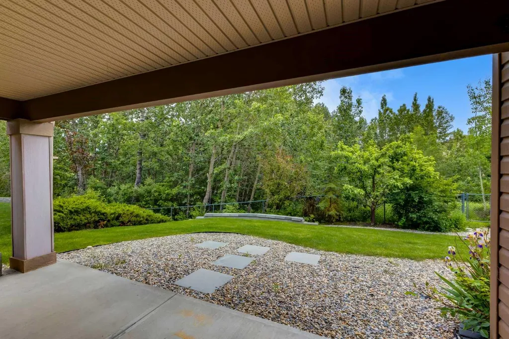 77 Royal Highland Road NW Calgary AB T3G 4Y4