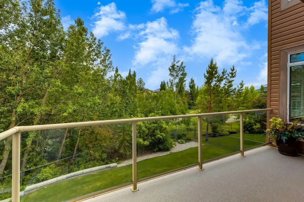 77 Royal Highland Road NW Calgary AB T3G 4Y4